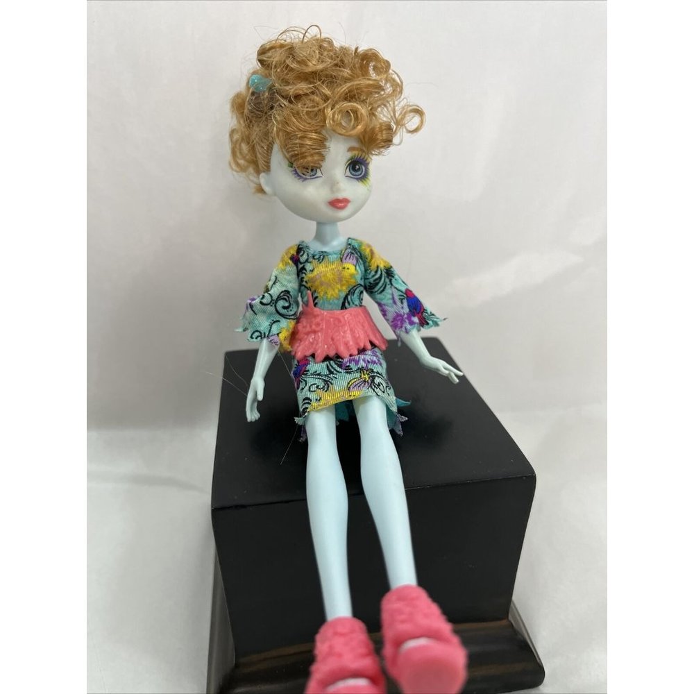 Ever After High  Doll Featherly the Bird Forrest Pixie Dragon Games